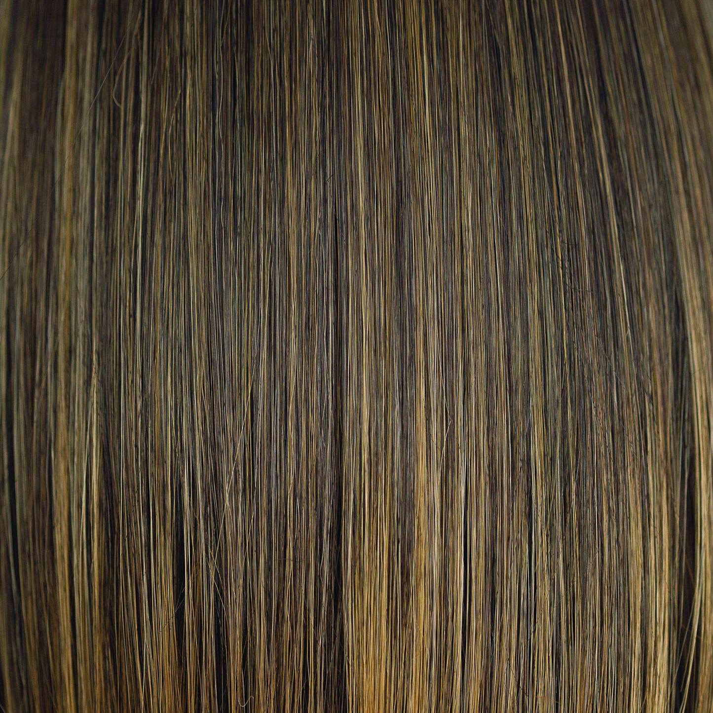 Java Blast  -  A blend of rich, warm medium brown with medium coppery blond highlights, Java Blast allures with the beautiful tone transition from light to dark. This combination makes this color realistically modern.